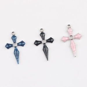 Barocke Emaille-Kreuzanhänger in Blau, Schwarz und Rosa mit Marmortextur für DIY