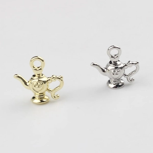 Gold- und Silberlegierung Mini-Teekannenanhänger mit Herzrelief für DIY-Schmuck