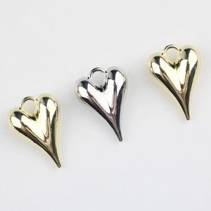 Colgantes de corazón de aleación pulida en oro y plata para crear joyas artesanales