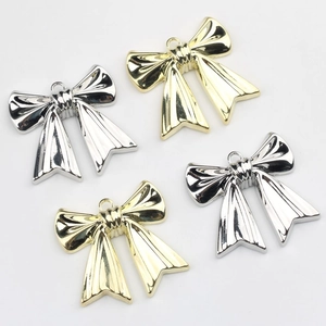 Colgantes de lazo minimalistas en oro y plata para la creación de joyas caseras