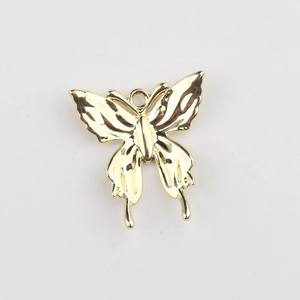Detailansicht eines goldenen Schmetterlingsanhängers aus Legierung für DIY-Schmuck