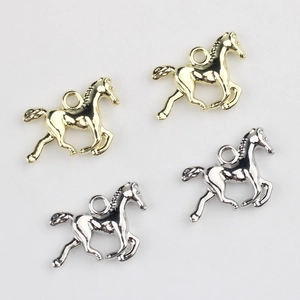 Ciondoli a forma di cavallo in lega oro e argento per la creazione di gioielli DIY