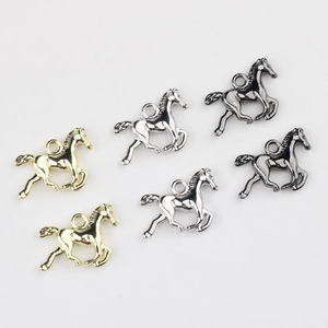Ciondoli a forma di cavallo in lega oro argento e nero per gioielli fai da te