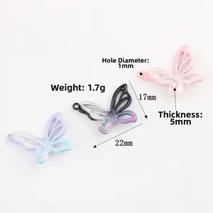 Trois pendentifs papillon en résine translucide pour bijoux DIY en diverses couleurs