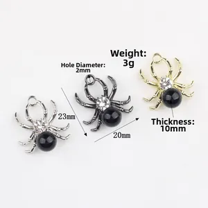 Drei Spinnenanhänger in Silber, Gold und Schwarz mit Zirkonharz für DIY-Schmuckherstellung