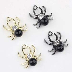Spinne Anhänger mit Harzperle und Zirkon-Inlay in Gold und Gunmetal Ausführung