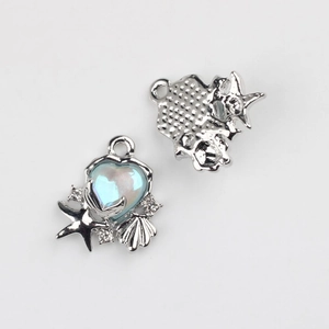 Detailed front and back view of silver heart pendant with sea shell and starfish charms