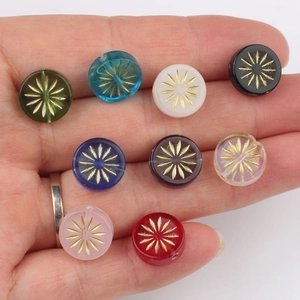 Tschechische Glasperlen in neun Farben mit Goldmuster für handgefertigten DIY-Schmuck