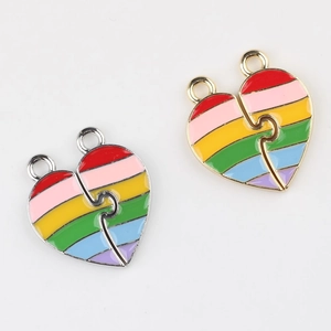 Ciondolo puzzle a cuore arcobaleno con finitura in oro e argento e smalto