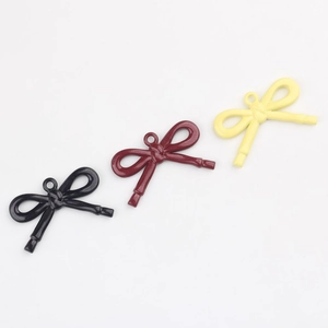 Dijes de lazo de colores en aleación para joyería artesanal en negro, rojo oscuro y amarillo