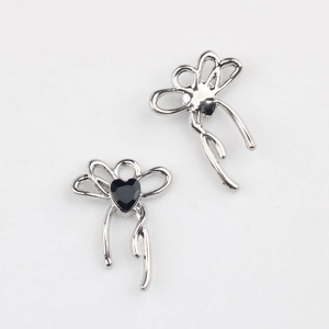 Detailed front and back views of silver bow pendants with black heart stones for DIY jewelry