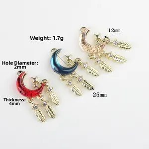 Trois pendentifs lune avec plumes en zircone rouge, bleu et rose pour la création de bijoux