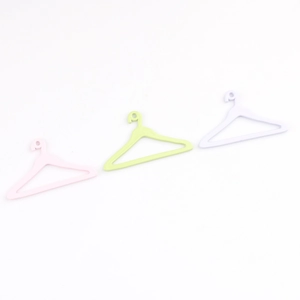 Mini grucce colorate in rosa verde e bianco per accessori per case delle bambole