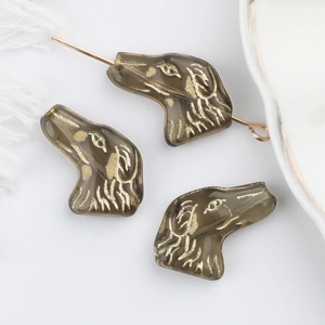 Macro di perline in vetro a forma di cane grigio con contorno dorato per gioielli DIY