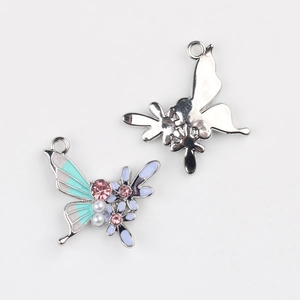 Detailed front and back view of alloy butterfly pendant with zircon and pearls for DIY jewelry