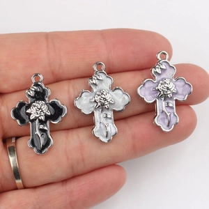 Trois pendentifs croix en alliage avec relief de rose et émail pour bijoux DIY
