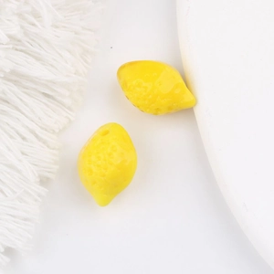 Détail macro de perles citron 3D jaunes avec texture réaliste pour la création de bijoux