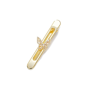 Barrette papillon dorée élégante avec pierres en zircon sur un fond blanc épuré