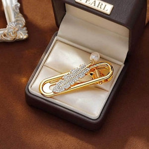 Luxury Gold Plated Alloy Zircon Feather Freshwater Pearl Hair Clip For Women Vintage Elegant Bangs Clip Fashion Hair Accessories