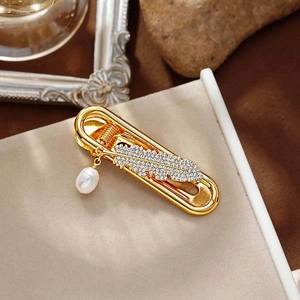 Safety pin hair clip with zircon feather and pearl in a vintage gold and silver finish