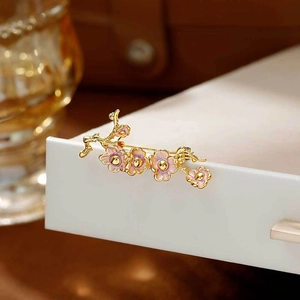Broche Branche de Fleurs en Cuivre Émaillé de Luxe pour Femmes Plaqué Or Rose Fleur de Prunier Épingle Élégant Bijoux Fête