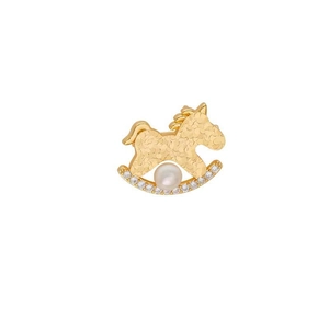 Broche cheval à bascule dorée avec perle blanche et détails en zircon micro-sertis