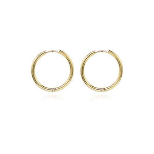 Boucles d'oreilles doubles anneaux dorés polis au design minimaliste sur fond blanc