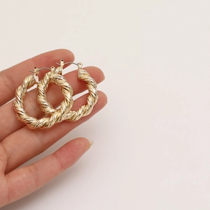 Französische Vintage 14K Vergoldete Kupfer Gedrehte Creolen Für Damen Minimalistische Geometrische Spirale Metall Schmuck