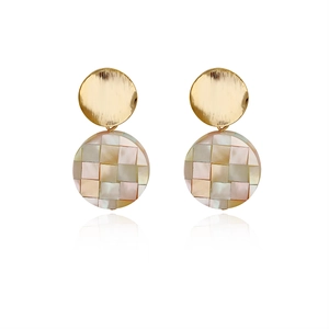 Boucles d'oreilles bohèmes dorées avec pendentifs ronds en mosaïque de nacre chic