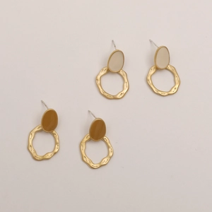 Minimalist matte glaze oval earrings with irregular gold hammered circles for women