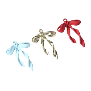 Tres colgantes de lazo en azul, dorado y rojo para creación de joyería DIY y artesanía
