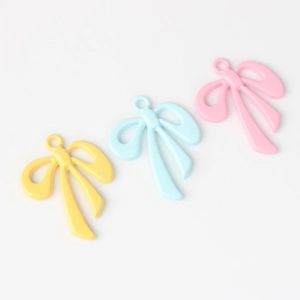 Colgantes de lazos de colores en aleación amarilla, azul y rosa para joyería DIY