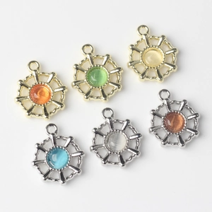 Satz von Sonnenrad-Anhängern aus Legierung mit bunten Harzsteinen für DIY-Schmuck