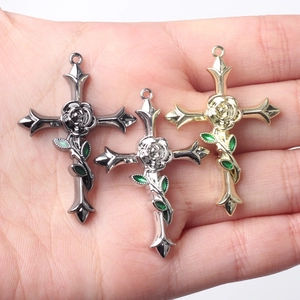 Pendentifs croix rose gothiques en noir, argent et or pour la création de bijoux DIY