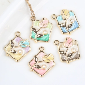 Pendentif Fleur Tulipe en Alliage Émaillé Avec Künstliche Perle d'Imitation Forme Carrée Accessoires Bijoux DIY pour Collier Bracelet