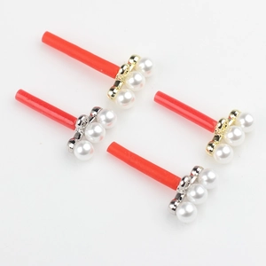 Épingles à perles minimalistes avec tiges rouges mates en finitions or et argent