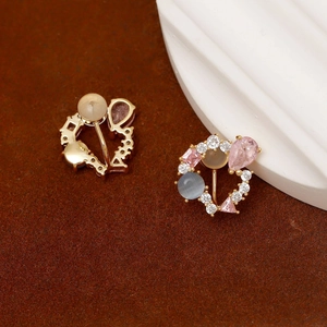 Boucles d'oreilles clips dorées avec zircon rose et pierre œil de chat bleue