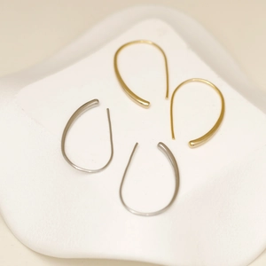 Pendientes geométricos minimalistas en forma de U de metal pulido dorado y plateado