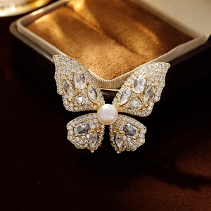 Eleganter Schmetterling Brosche Vergoldetes Kupfer Mit Zirkonia Und Süßwasserperle Mode Schmuck Accessoire Geschenk Damen