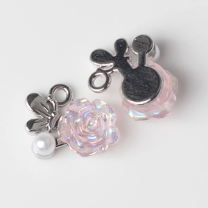 Détails de breloques camélia en résine rose et perle avec base papillon pour bijoux DIY