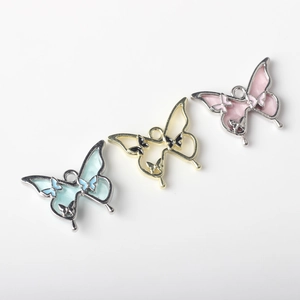 Drei bunte Legierung Schmetterling Anhänger für DIY Schmuck mit Emaille-Finish