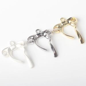 Pendenti a fiocco fai-da-te per gioielli in bianco opaco, oro e argento con occhiello