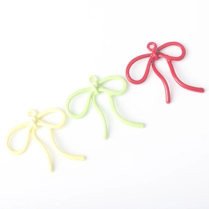 Colgantes minimalistas de lazos en rojo verde y amarillo para crear joyas artesanales