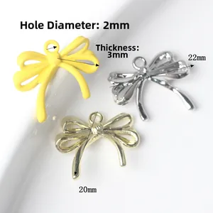 Minimalistische Schleifenanhänger aus Legierung für DIY-Schmuck in Gold, Silber und Gelb