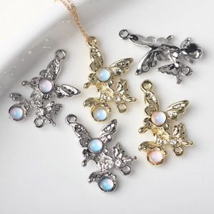 Connettore Ciondolo Farfalla in Lega Resina Con Effetto Pietra di Luna e Strass per Creazione Gioielli DIY Collana