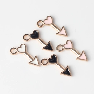 Pendentifs cœur et flèche en alliage coloré rose, noir et blanc pour bijoux DIY