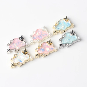 Cuentas colgantes de nube DIY con resina e incrustaciones de perlas para joyería