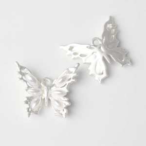 Pendentifs papillon argentés avec perles et design ajouré pour création de bijoux