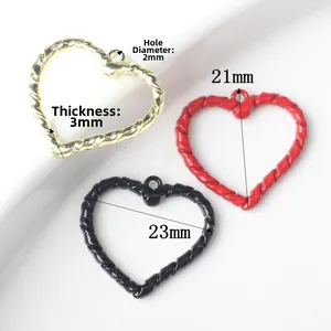 Colgantes de corazón hueco en aleación oro rojo y negro para joyería DIY con medidas