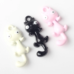 Süße Katzenanhänger in Schwarz, Weiß und Rosa für DIY-Schmuckherstellung und Basteln